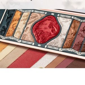 Eyeshadow Palette Embossed floraisis inspired